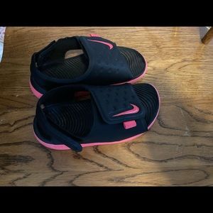 Nike Toddler black/pink sandals
